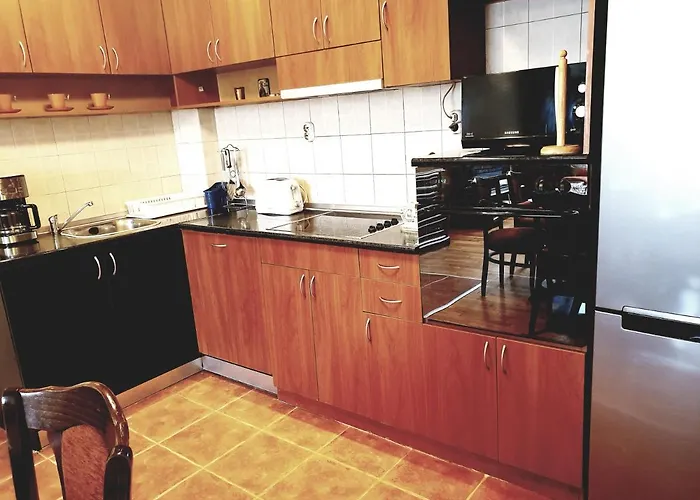Jasmine Metro Station, 2bdr, Free Parking Apartment