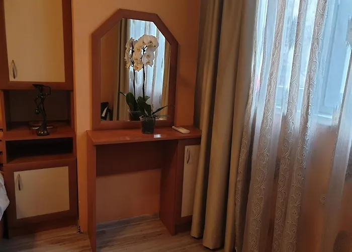 Jasmine Metro Station, 2bdr, Free Parking Apartment